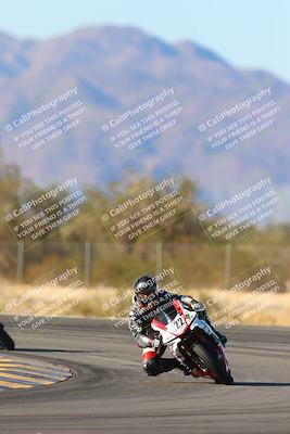 media/Jan-10-2025-CVMA Friday Practice (Fri) [[489e0da257]]/Group 4 and Trackday/Session 5 (Turn 7)/